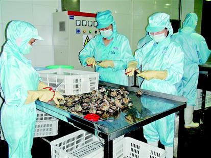 鄂河蟹出口不再白菜价 深加工让水产品增值数十倍