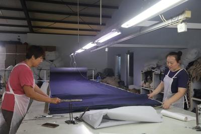 家门口就业 群众腰包鼓起来